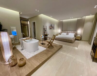 شقة فاخرة مع غرفة سينما وتلفزيون 85 بوصة