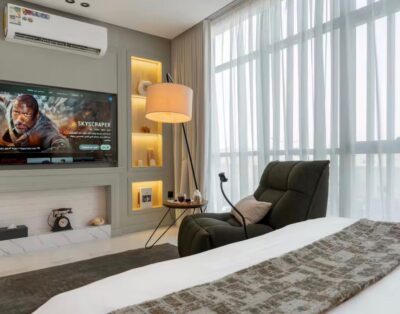 ستوديو بتصميم عصري | موقع مميز | شاشة كبيرة